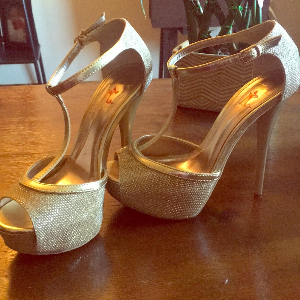 Gold glitter high heal shoe